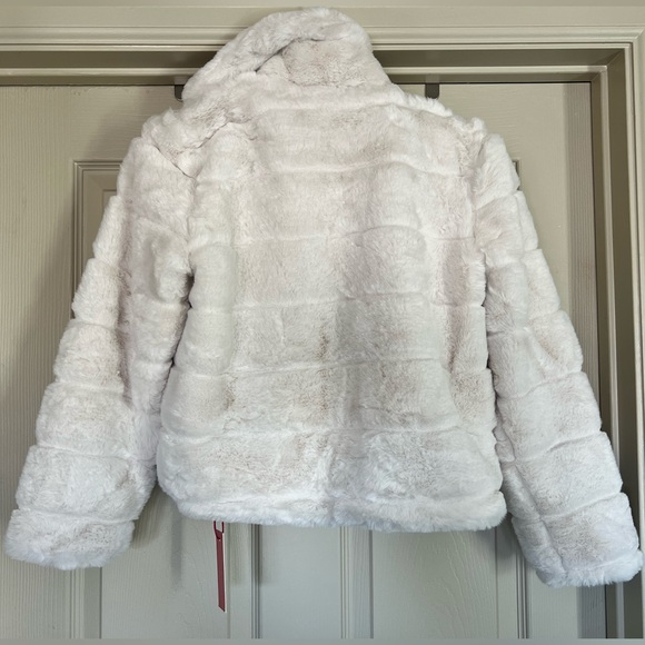 💖 Blank NYC KIDS Faux Fur Jacket | Trendy White Winter Coat - Picture 5 of 12